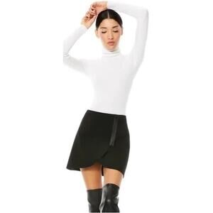 NWT Alice + Olivia Lennon Side Zip Overlap Tulip Mini Skirt Womens 2 Chic Black